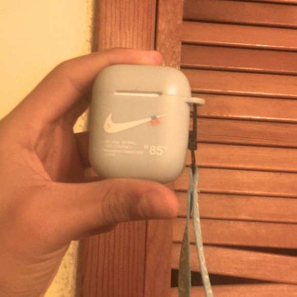 Air Pod 2 Off-White Case - Picture 1 of 1